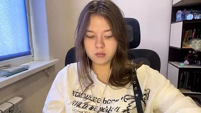 Snapshot of TomikoPfau chatting on March 2, 7:37 am TomikoPfau online show from March 2, 7:37 am