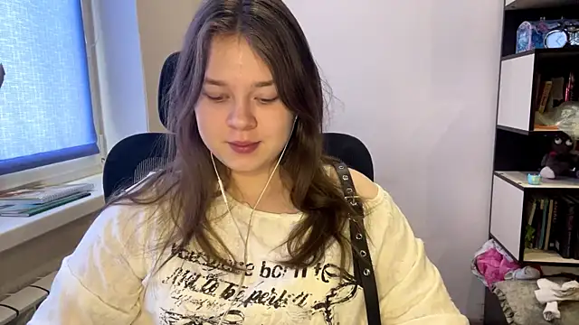 Snapshot of TomikoPfau chatting on March 3, 7:36 am TomikoPfau online show from March 3, 7:36 am