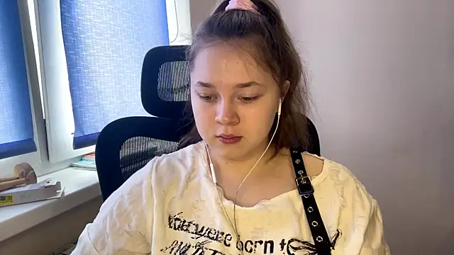 Snapshot of TomikoPfau chatting on March 7, 7:49 am TomikoPfau online show from March 7, 7:49 am