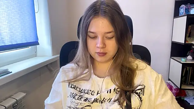 Snapshot of TomikoPfau chatting on March 23, 7:34 am TomikoPfau online show from March 23, 7:34 am