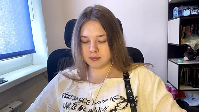 Snapshot of TomikoPfau chatting on March 24, 7:46 am TomikoPfau online show from March 24, 7:46 am