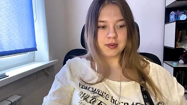 Snapshot of TomikoPfau chatting on March 25, 7:47 am TomikoPfau online show from March 25, 7:47 am