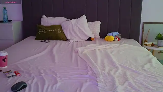 LauraDelightX online show from June 15, 7:54 am
