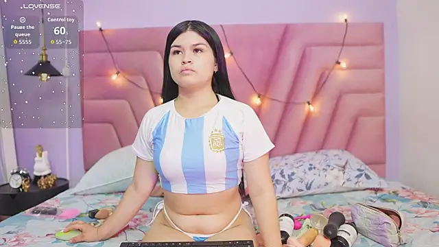 naughtyyindiann online show from June 13, 2:42 am