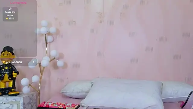 curvybuffgirllll online show from July 10, 7:38 pm