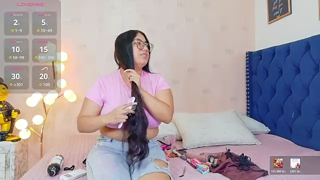 curvybuffgirllll online show from July 23, 7:34 pm