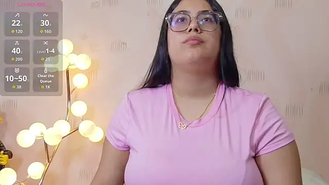 curvybuffgirllll online show from July 24, 7:45 pm