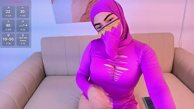 Snapshot of Malika_Noor chatting on February 20, 3:23 pm Malika Noor online show from February 20, 3:23 pm