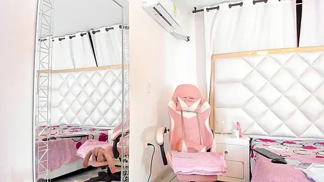 michelleblair1 online show from July 26, 4:25 pm