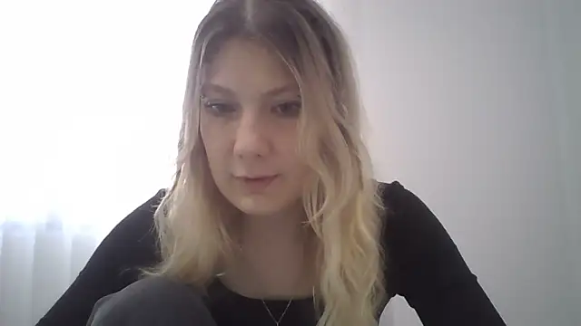 Snapshot of Foxy_Bright chatting on March 2, 12:34 pm Foxy Bright online show from March 2, 12:34 pm