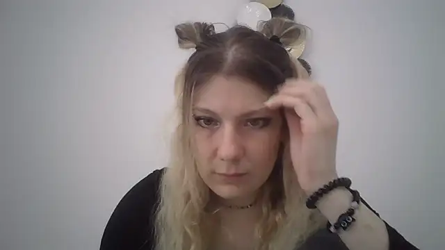 Snapshot of Foxy_Bright chatting on March 5, 12:45 pm Foxy Bright online show from March 5, 12:45 pm