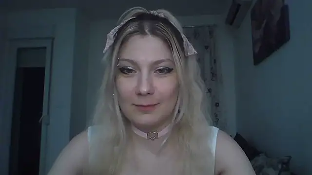 Snapshot of Foxy_Bright chatting on March 20, 7:30 pm Foxy Bright online show from March 20, 7:30 pm