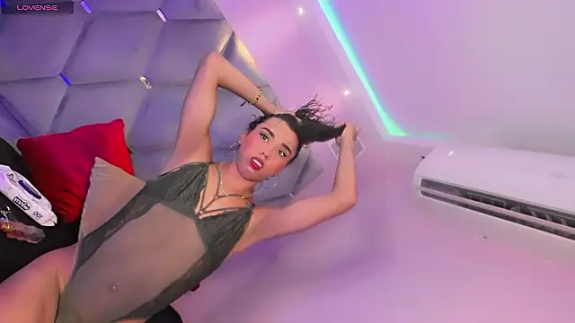 Snapshot of Daniiela_Ember chatting on March 14, 12:21 pm Daniiela Ember online show from March 14, 12:21 pm