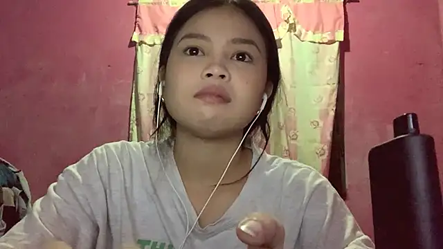 Snapshot of DessertFlower chatting on March 11, 1:33 am DessertFlower online show from March 11, 1:33 am