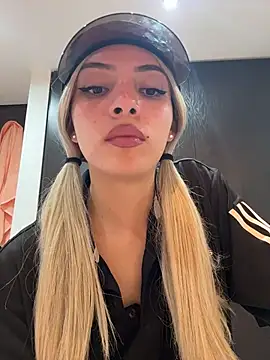 Snapshot of romanovanita chatting on March 13, 4:19 am romanovanita online show from March 13, 4:19 am