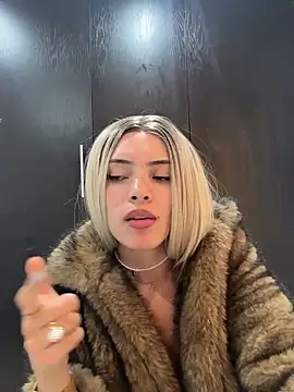 Snapshot of romanovanita chatting on March 23, 4:38 am romanovanita online show from March 23, 4:38 am