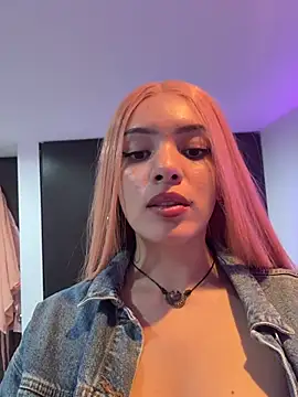 Snapshot of romanovanita chatting on March 25, 4:29 am romanovanita online show from March 25, 4:29 am