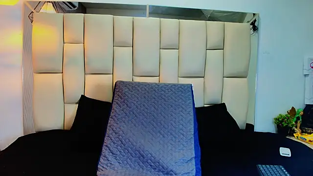 Snapshot of Lana_Sliim chatting on March 24, 12:21 pm Lana Sliim online show from March 24, 12:21 pm