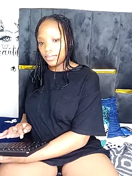 Snapshot of Divine_Beautyxx chatting on April 13, 3:56 am Divine Beautyxx online show from April 13, 3:56 am