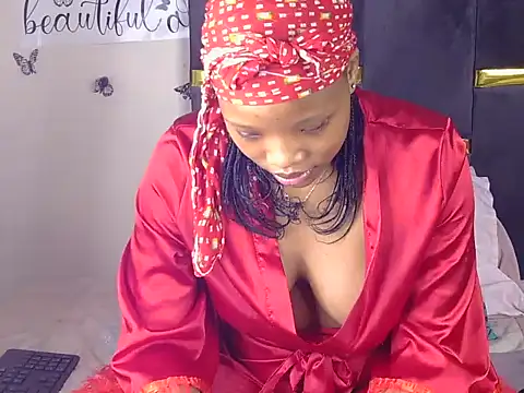 Snapshot of Divine_Beautyxx chatting on May 25, 3:45 am Divine Beautyxx online show from May 25, 3:45 am
