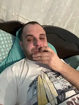 Snapshot of LaBuBupara chatting on February 19, 7:32 pm LaBuBupara online show from February 19, 7:32 pm