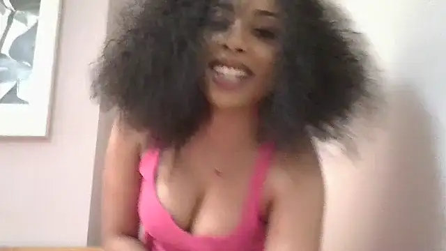 Snapshot of DivinnaMae chatting on February 20, 4:07 pm DivinnaMae online show from February 20, 4:07 pm