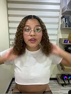 KendyLove  online show from May 4, 4:41 am