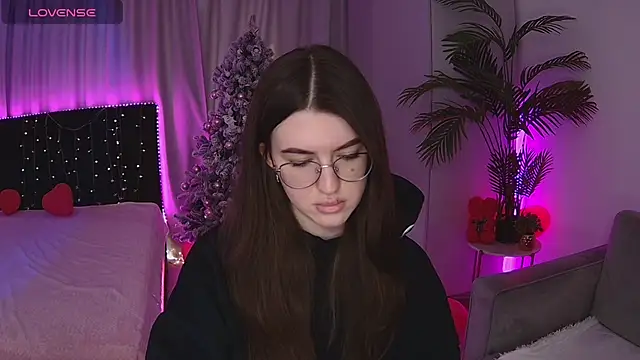 Helen Yesss online show from February 20, 11:11 am