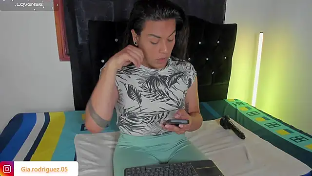 Snapshot of Jess_Hoffman chatting on April 6, 3:24 pm Jess Hoffman online show from April 6, 3:24 pm