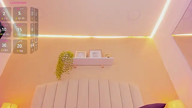 Snapshot of sara_kitten19 chatting on March 7, 1:30 pm sara kitten19 online show from March 7, 1:30 pm