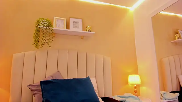 Snapshot of sara_kitten19 chatting on March 20, 1:49 pm sara kitten19 online show from March 20, 1:49 pm