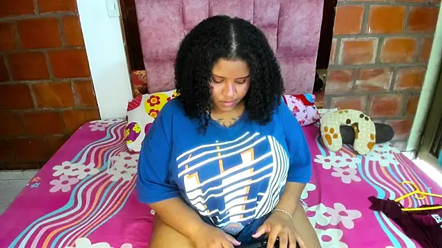 Snapshot of Valentina_belmont chatting on June 12, 6:51 pm Valentina belmont online show from June 12, 6:51 pm