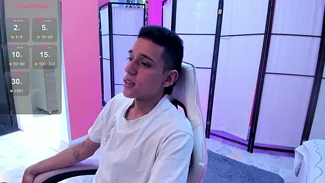 Snapshot of dominicjonnes chatting on March 9, 7:51 pm dominicjonnes online show from March 9, 7:51 pm