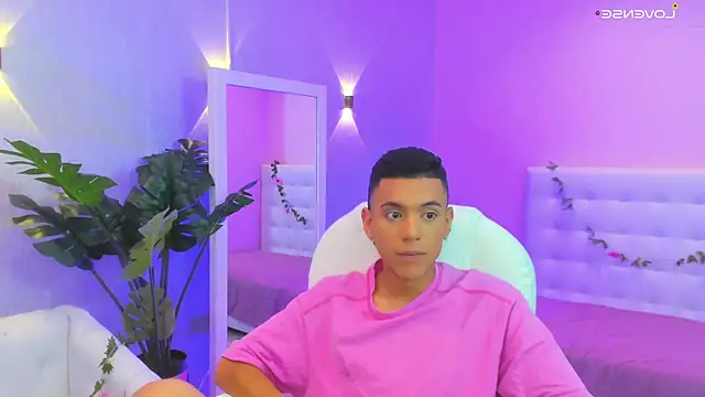 Snapshot of dominicjonnes chatting on March 28, 3:44 pm dominicjonnes online show from March 28, 3:44 pm