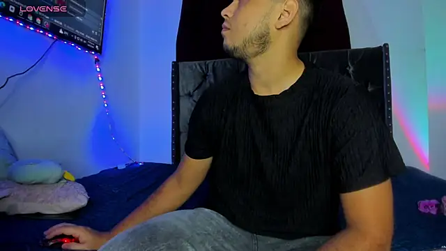 Snapshot of Fox_couple69 chatting on March 7, 4:31 am Fox couple69 online show from March 7, 4:31 am