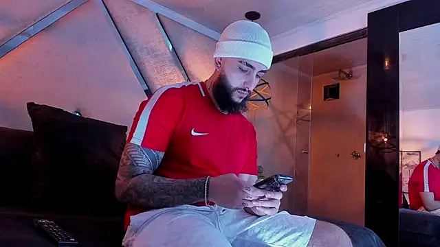 Snapshot of SantiagoHincapiie chatting on February 27, 4:12 am SantiagoHincapiie online show from February 27, 4:12 am