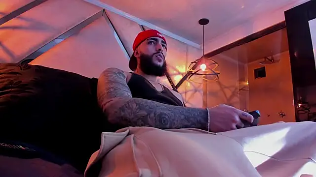 Snapshot of SantiagoHincapiie chatting on March 4, 4:18 am SantiagoHincapiie online show from March 4, 4:18 am