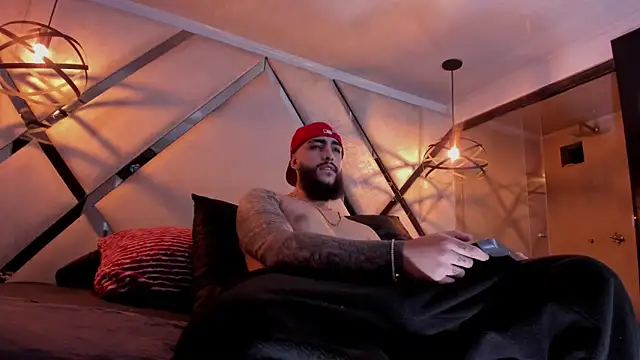 Snapshot of SantiagoHincapiie chatting on March 5, 4:19 am SantiagoHincapiie online show from March 5, 4:19 am