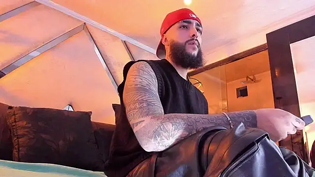 Snapshot of SantiagoHincapiie chatting on March 7, 4:20 am SantiagoHincapiie online show from March 7, 4:20 am