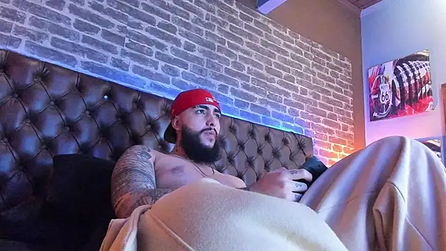 Snapshot of SantiagoHincapiie chatting on March 8, 4:27 am SantiagoHincapiie online show from March 8, 4:27 am