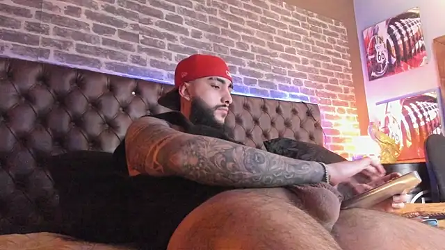 Snapshot of SantiagoHincapiie chatting on March 9, 8:57 pm SantiagoHincapiie online show from March 9, 8:57 pm