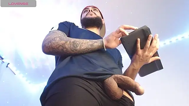 Snapshot of SantiagoHincapiie chatting on April 2, 12:08 am SantiagoHincapiie online show from April 2, 12:08 am