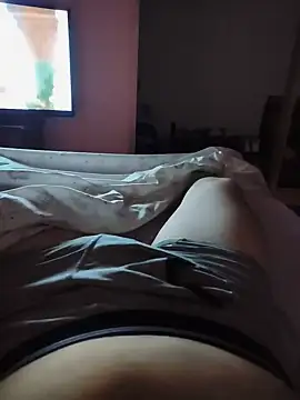 traviesoybienrico online show from August 4, 9:39 pm