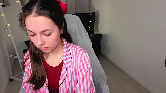 BellaThery online show from February 20, 1:33 pm