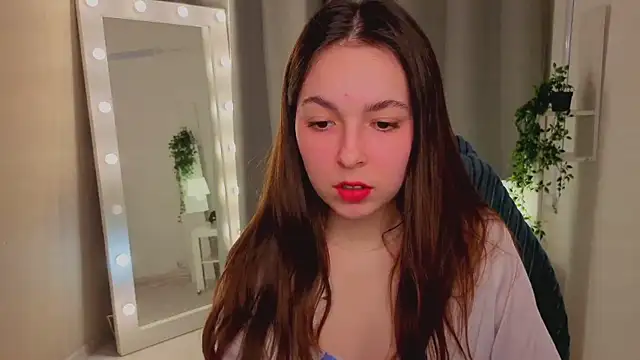 Snapshot of BellaThery chatting on March 10, 5:12 am BellaThery online show from March 10, 5:12 am