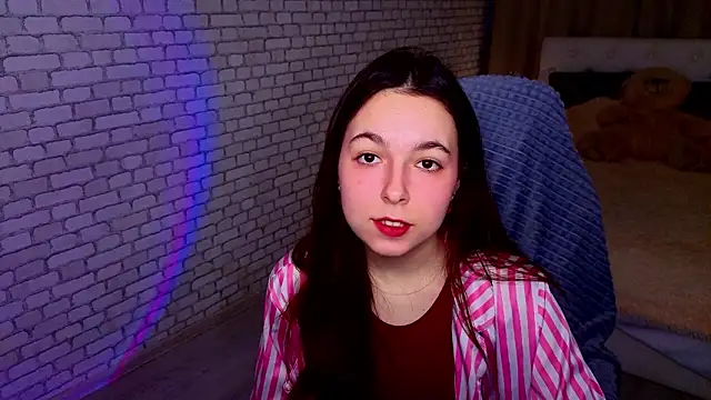 Snapshot of BellaThery chatting on March 20, 5:01 am BellaThery online show from March 20, 5:01 am