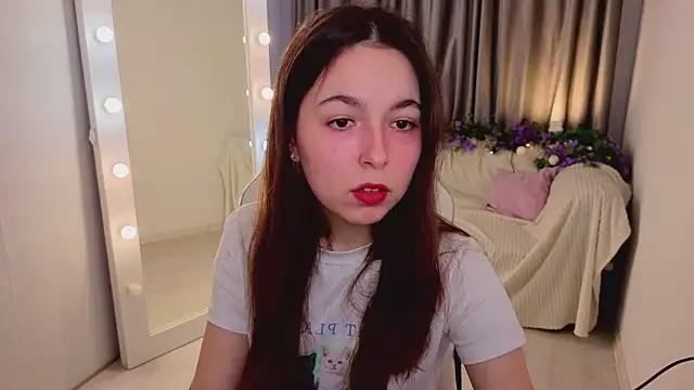 Snapshot of BellaThery chatting on March 21, 5:12 am BellaThery online show from March 21, 5:12 am