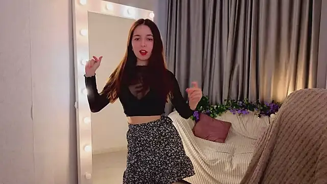 Snapshot of BellaThery chatting on March 22, 5:11 am BellaThery online show from March 22, 5:11 am