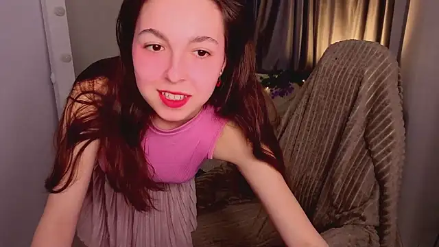 Snapshot of BellaThery chatting on March 27, 5:13 am BellaThery online show from March 27, 5:13 am