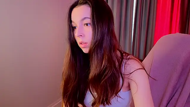 Snapshot of BellaThery chatting on July 3, 5:14 am BellaThery online show from July 3, 5:14 am